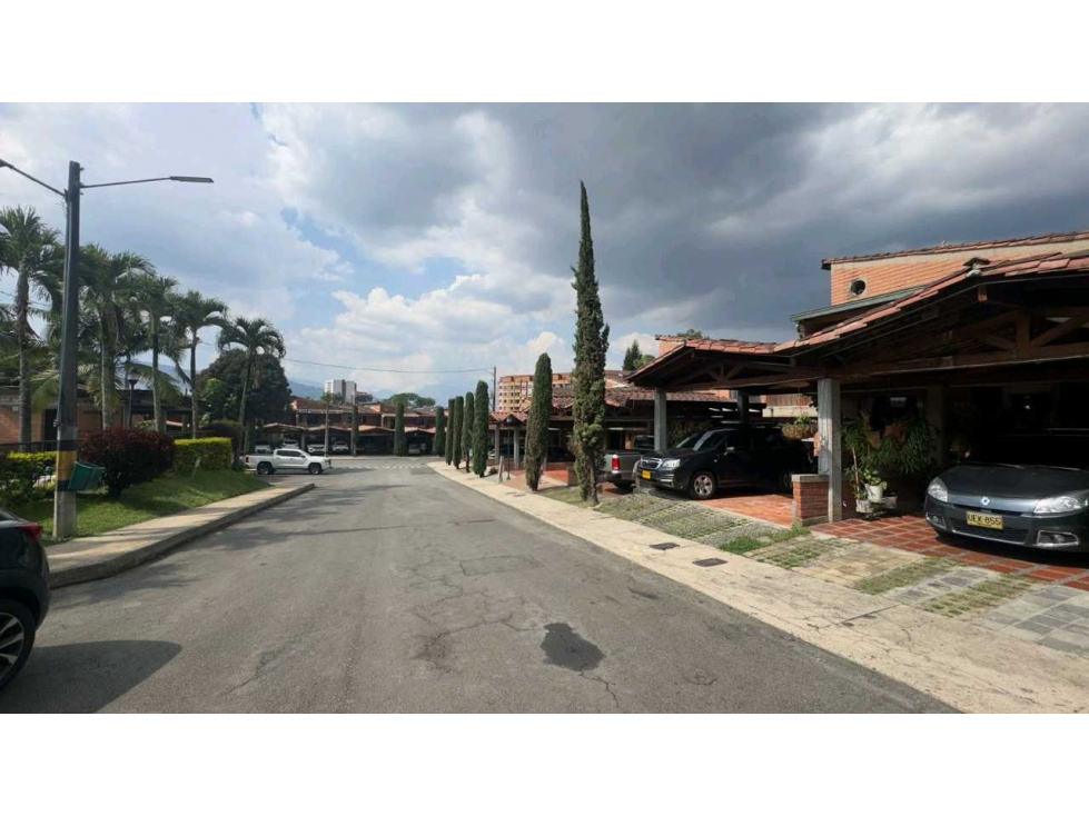 VENTA CASA EN ENVIGADO EL DORADO EN UNIDAD RESIDENCIAL CERRADA