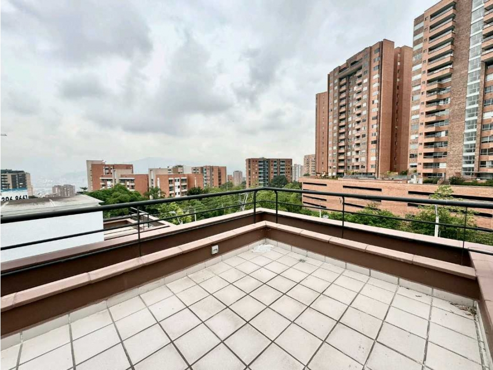 VENTA CASA EN ENVIGADO CERCA COLEGIO MONTESSORI BENEDICTINOS — foto 2