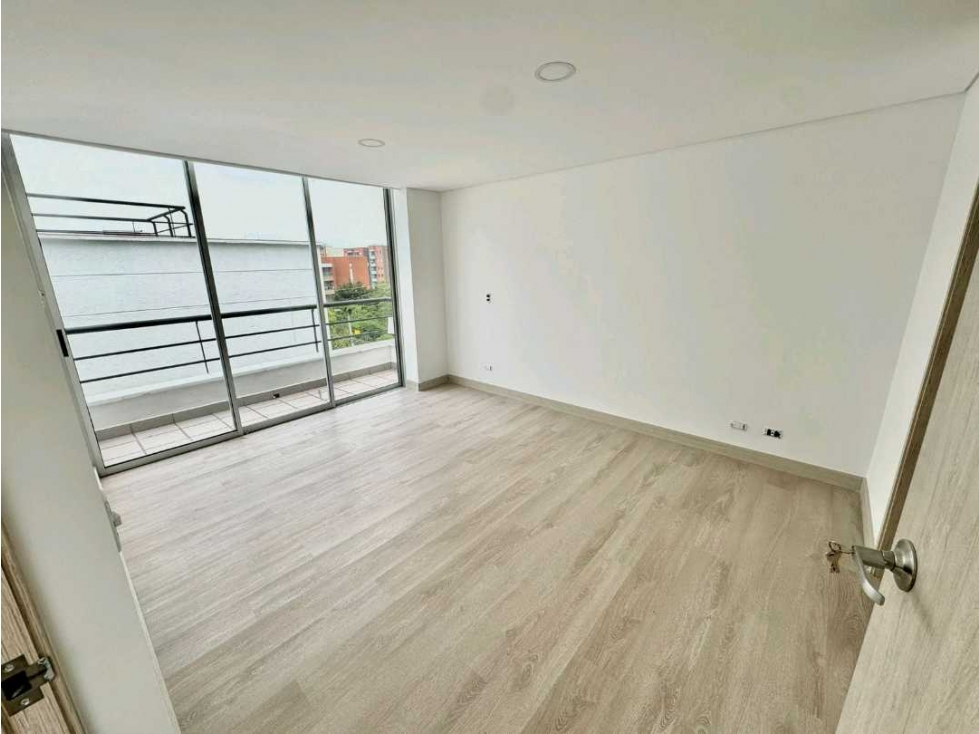 VENTA CASA EN ENVIGADO CERCA COLEGIO MONTESSORI BENEDICTINOS — foto 4
