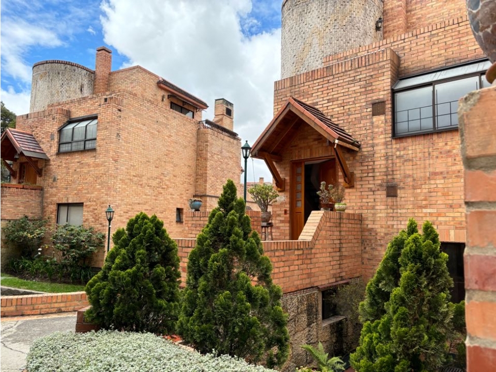 Venta casa en gratamira en quintas de salamanca por debajo avalúo