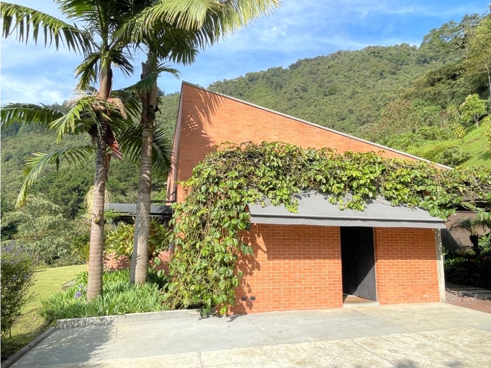 Venta Casa en la Av Las Palmas,Vista a la Ciudad Medellin — foto 2