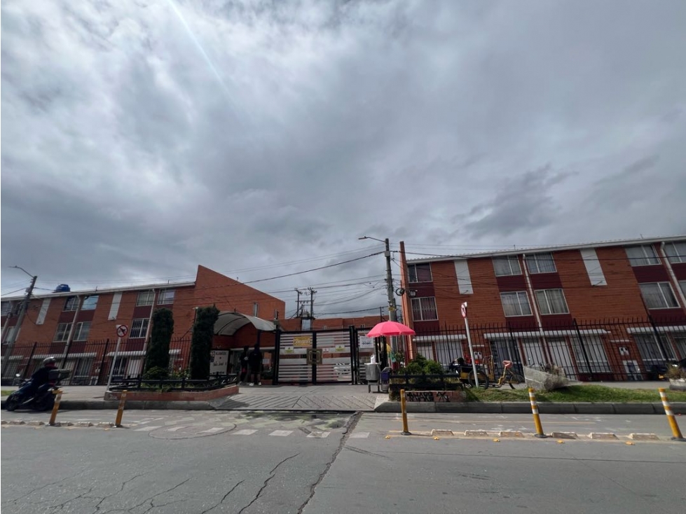 VENTA CASA EN LAS MARGARITAS CONJUNTO CERRADO ALAMEDA DE SAN JOSE — foto 2