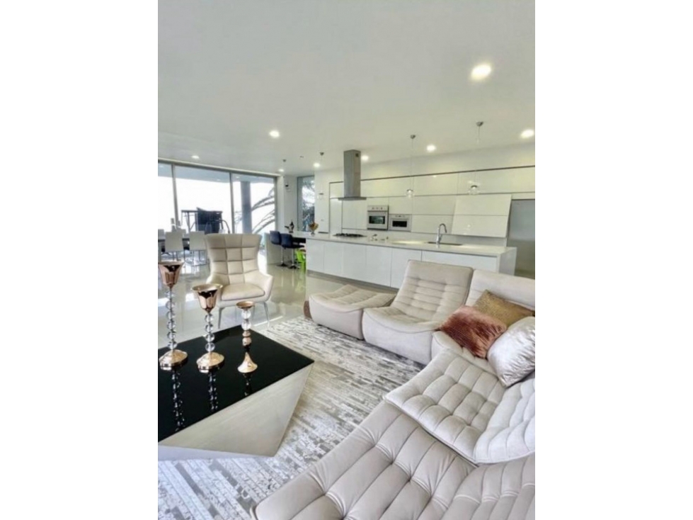 Venta casa en los Balsos de 700mts