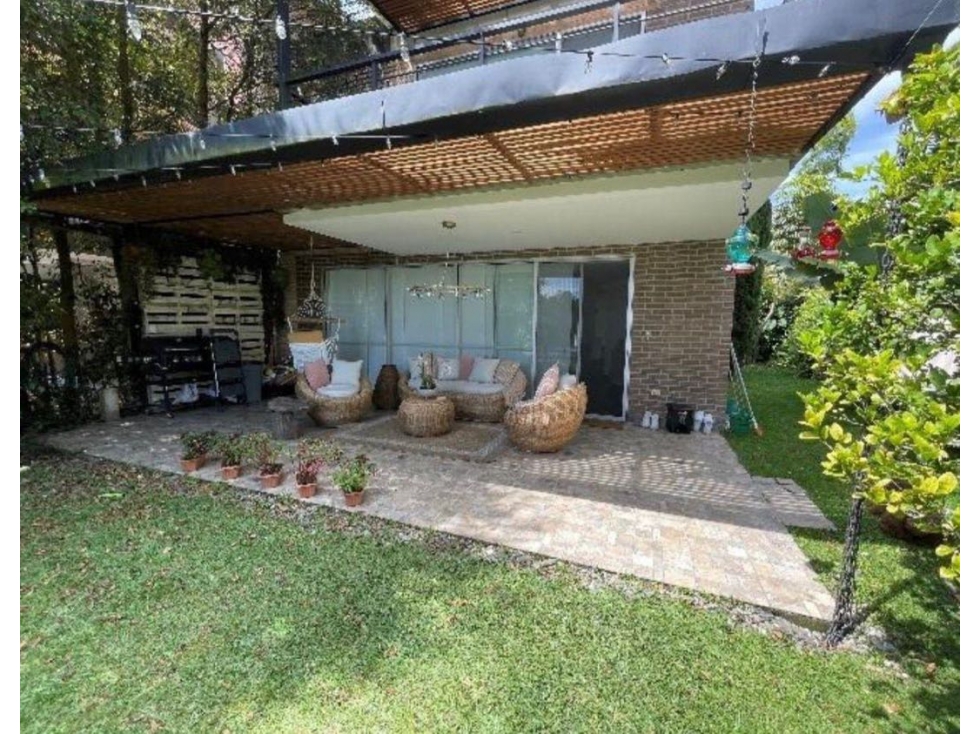 Venta casa en Llanogrande de 3 niveles con acceso directo al lago