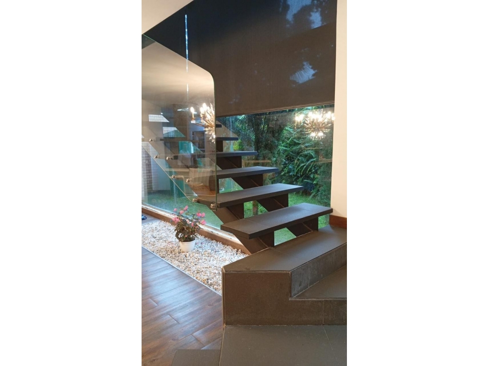 Venta casa en Llanogrande de 3 niveles con acceso directo al lago — foto 3
