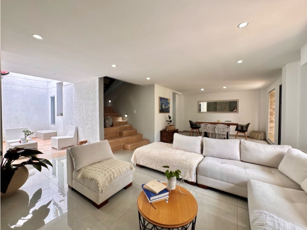 Venta hermosa casa en Sabaneta sector Aves María — foto 2