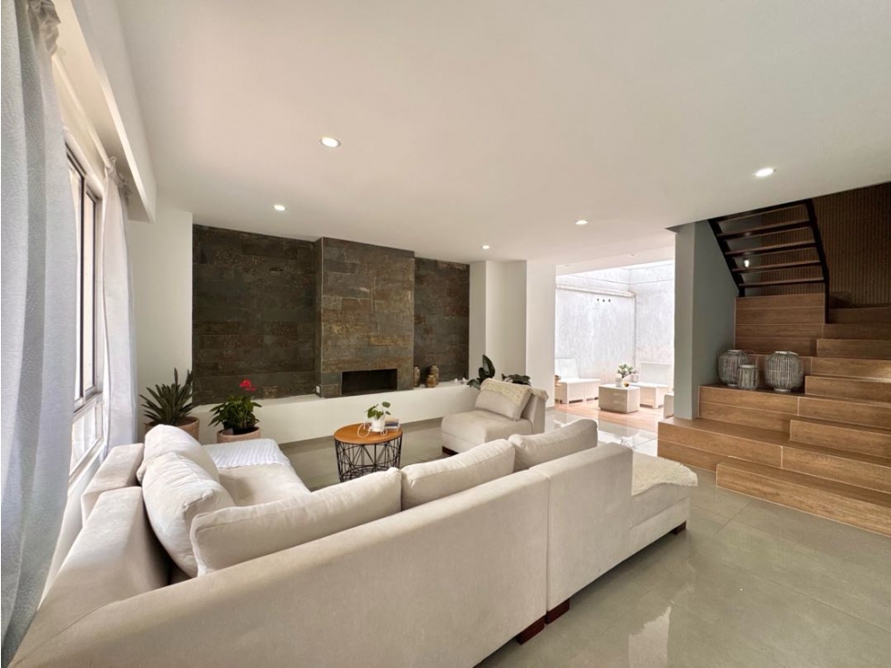 Venta hermosa casa en Sabaneta sector Aves María