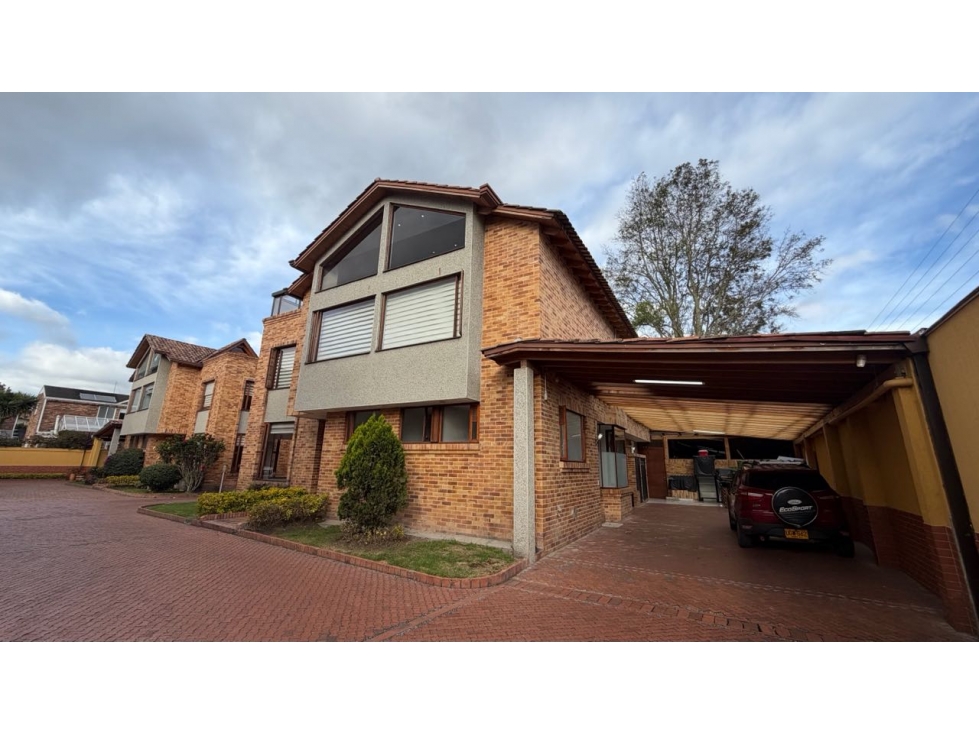 VENTA | CASA EN SAN JOSE DE BAVARIA 550 m | 5 Alcobas + Estudio