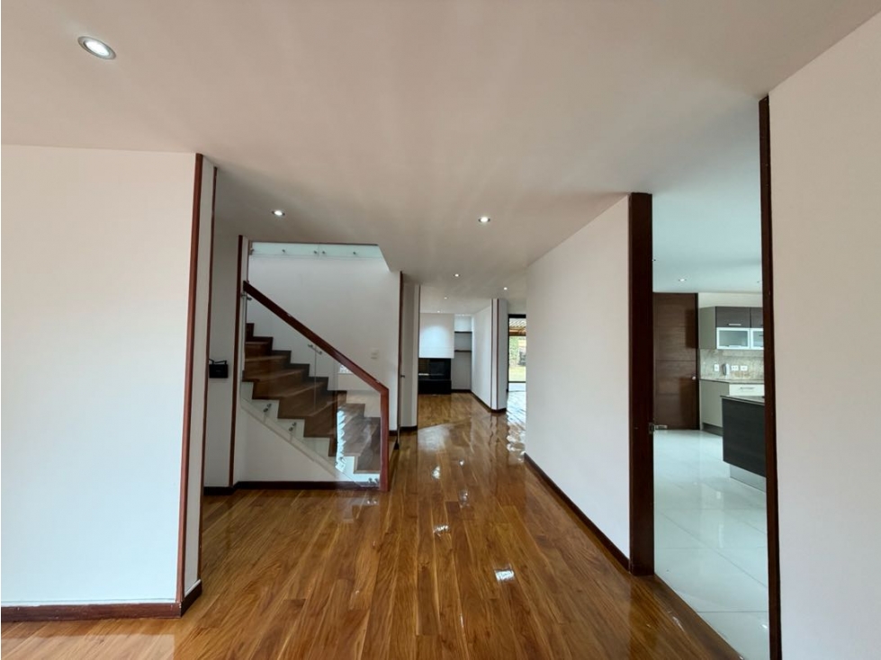 VENTA | CASA EN SAN JOSE DE BAVARIA 550 m | 5 Alcobas + Estudio — foto 6