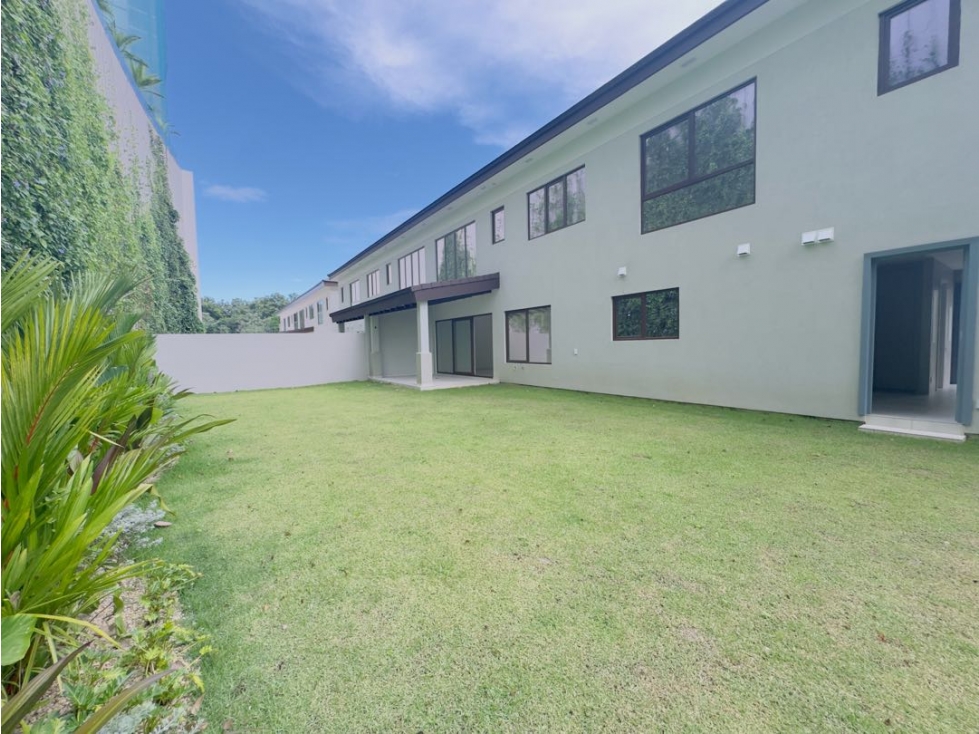 VENTA DE CASA EN SANTA MARIA RESIDENCIAL DE THE WOODS 399m2 JP