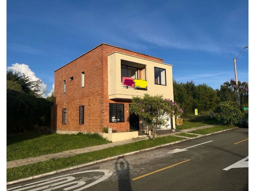 Venta CASA en unidad abierta en EL CARMEN de VIBORAL cerca al Parque