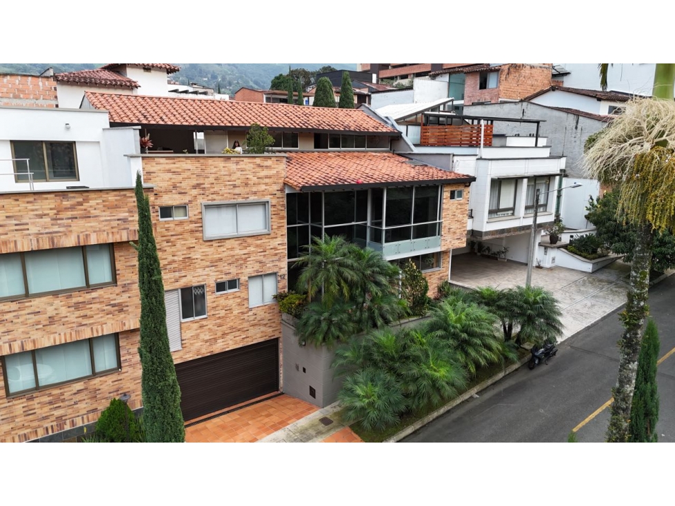 Casa en unidad cerrada ubicada en Sabaneta Antioquia