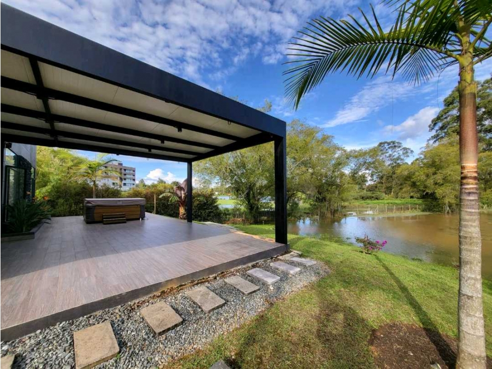 Venta Casa 1A Unidad LLanogrande Un Nivel, Lago Privado DESOCUPADA