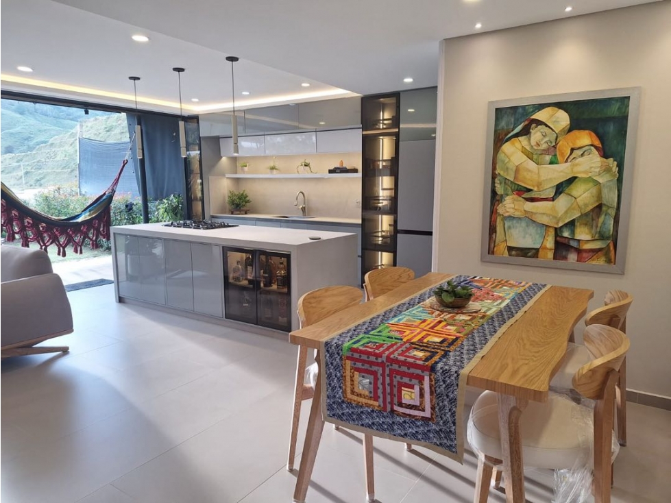 Venta de Casa en Urbanización en El Retiro Cerca Zona Urbana