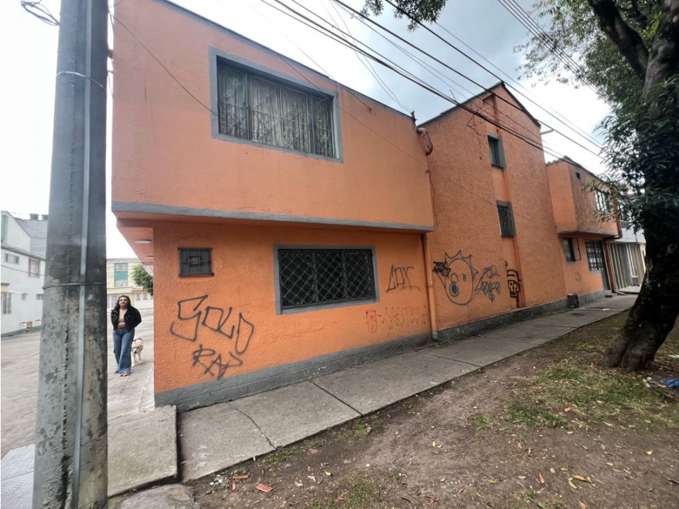 VENTA CASA EN VILLA ALSACIA CERCA DE CASTILLA - BOGOTA — foto 4