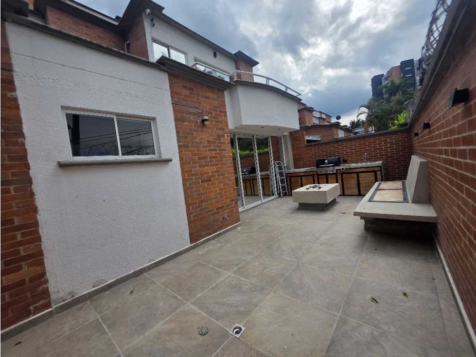 VENTA CASA ENVIGADO ABADIA REMODELADA 50 MILLONES POR ABAJO DEL AVALUO — foto 2