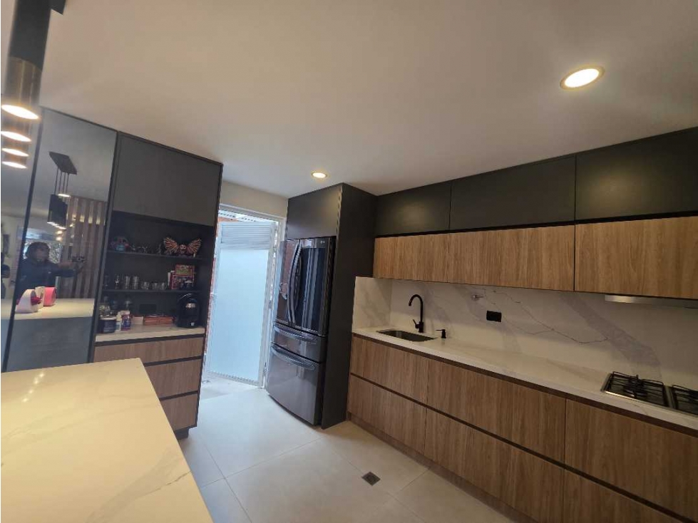 VENTA CASA ENVIGADO ABADIA REMODELADA 50 MILLONES POR ABAJO DEL AVALUO — foto 6