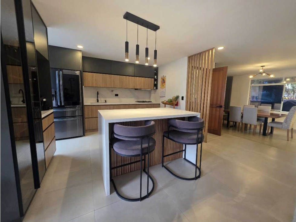 CASA VENTA ENVIGADO ABADIA REMODELADA - 50 MILL POR ABAJO DEL AVALUO