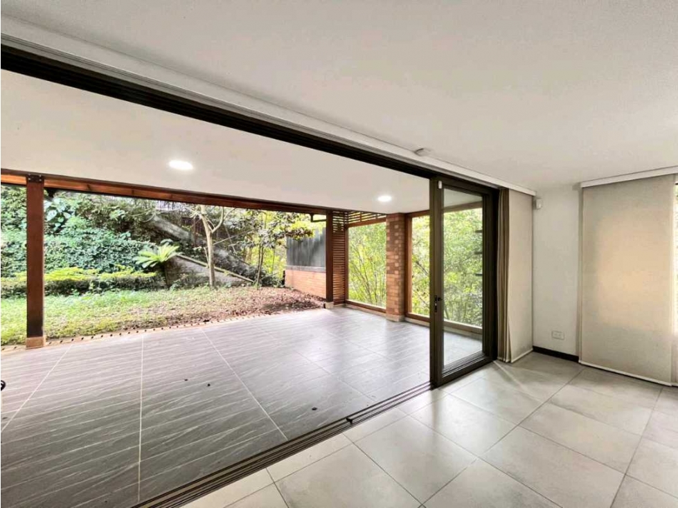 Venta casa Envigado Benedictinos hermosa reformada 2 niveles
