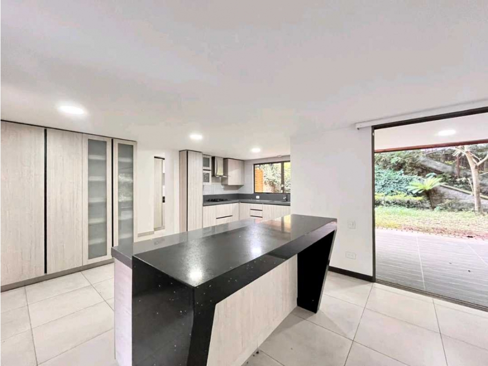 Venta casa Envigado Benedictinos hermosa reformada 2 niveles — foto 6