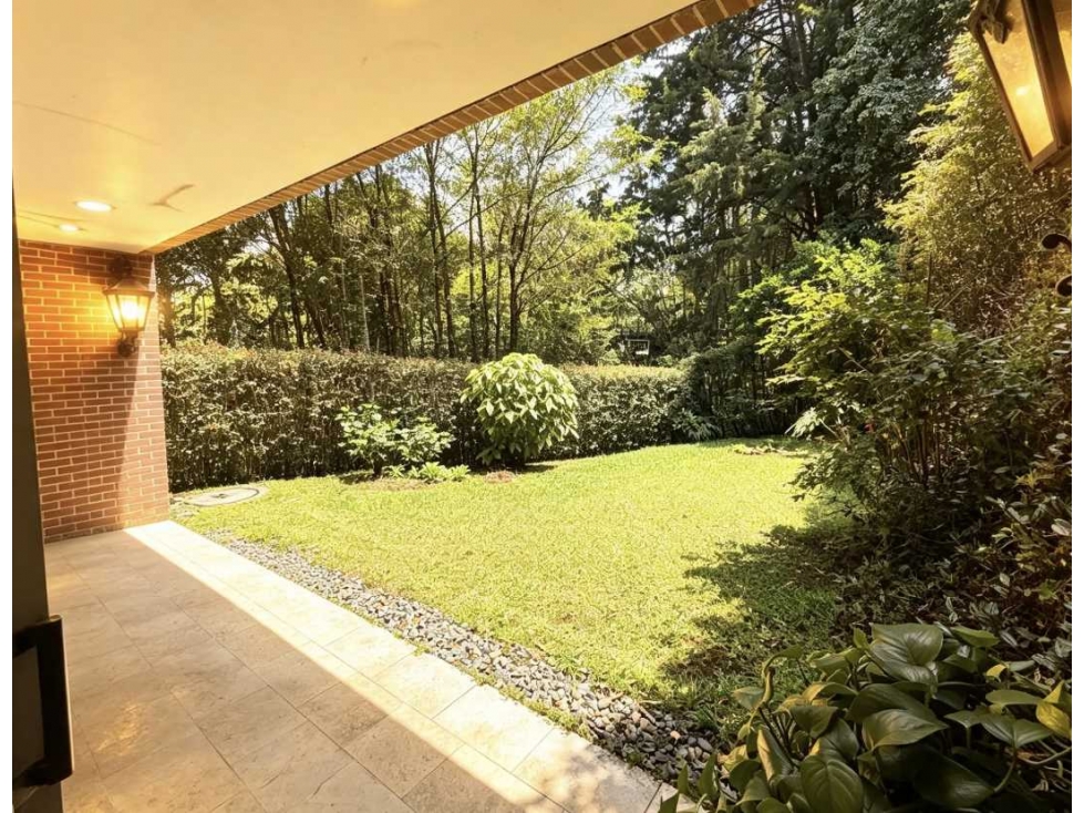 VENTA CASA ENVIGADO CERCA AL COLEGIO MONTESSORI