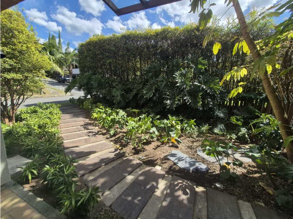 VENTA CASA ENVIGADO ESCOBERO CON JACUZZI Y JARDÍN — foto 4
