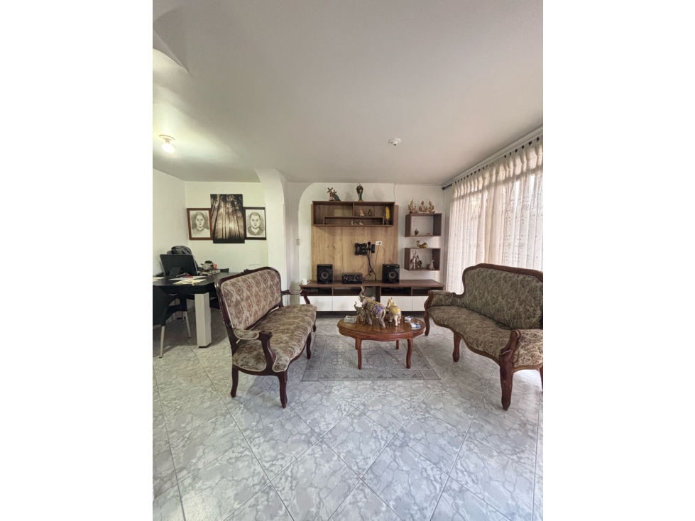 Venta Casa Envigado independiente en segundo piso 5 habitaciones patio — foto 5