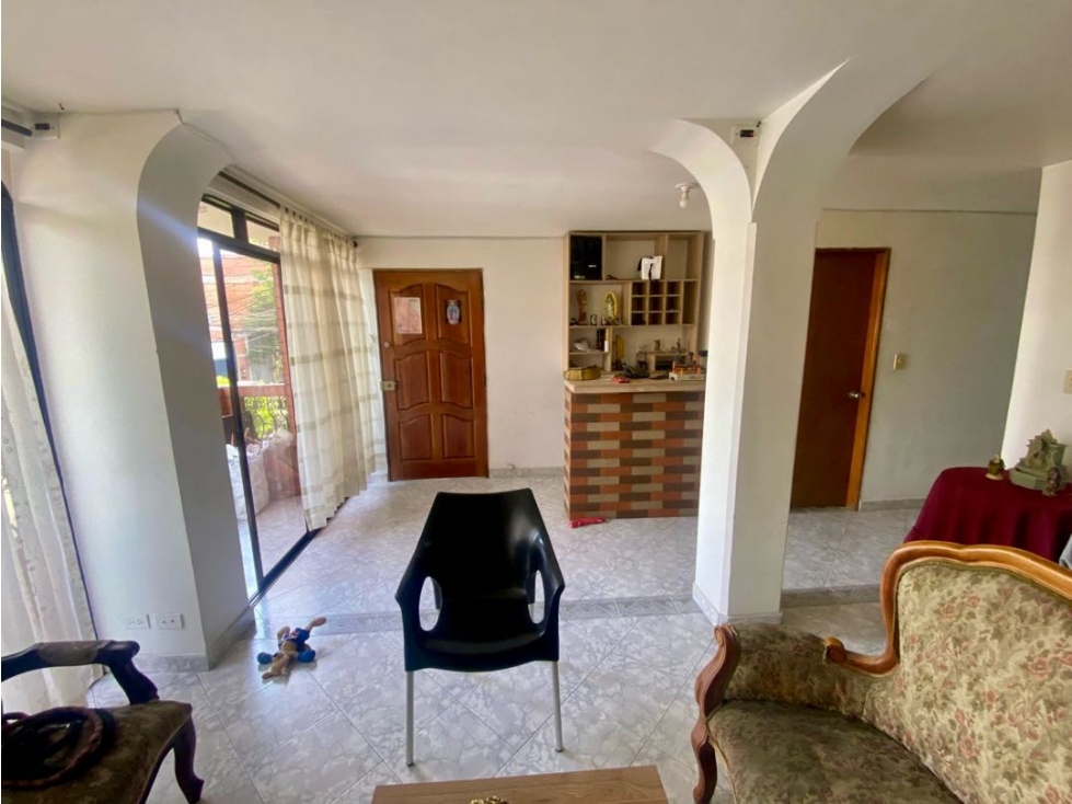 Venta Casa Envigado independiente en segundo piso 5 habitaciones patio — foto 3