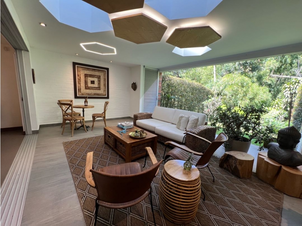 Venta Casa ENVIGADO la Intermedia 178 Mts2 bella terraza y jardín - 1