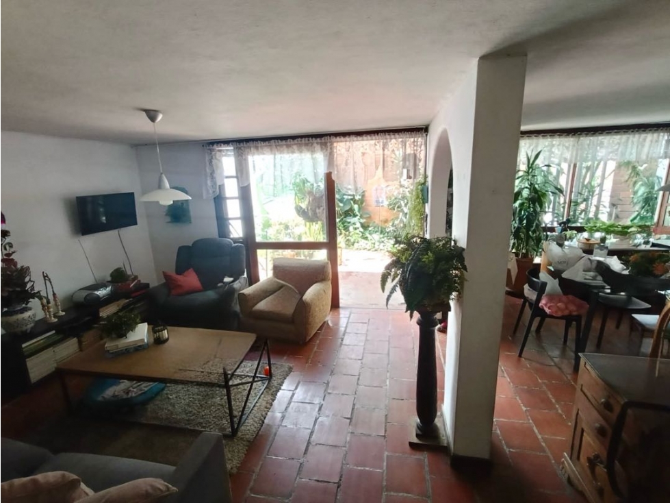 Venta casa con patio y balcón. Envigado. Unidad completa. - 3