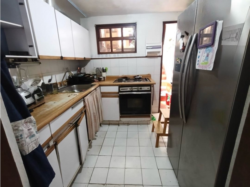 Venta casa con patio y balcón. Envigado. Unidad completa. - 5
