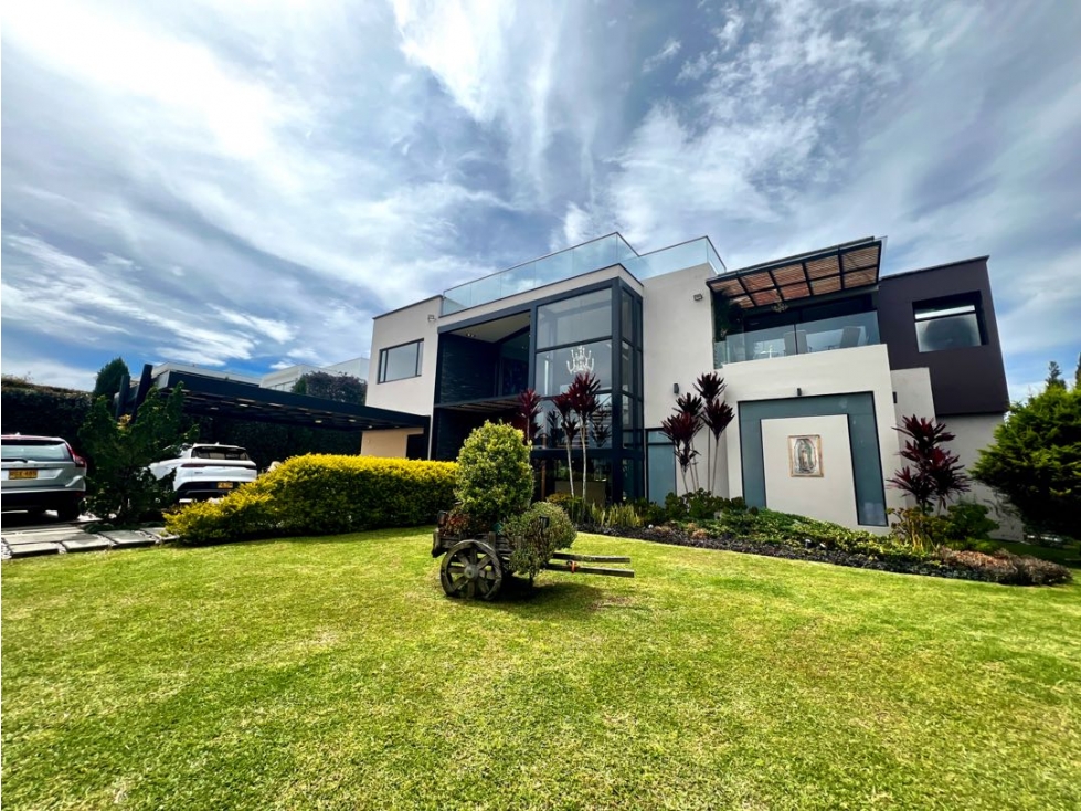 Venta Casa Envigado-Alto Palmas vía aeropuerto Unidad Cerrada