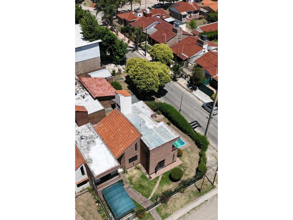 VENTA CASA ESQUINA DE 3 DORMS C/PILETA EN BARRIO COSTA AZUL SUR,ñ - 3