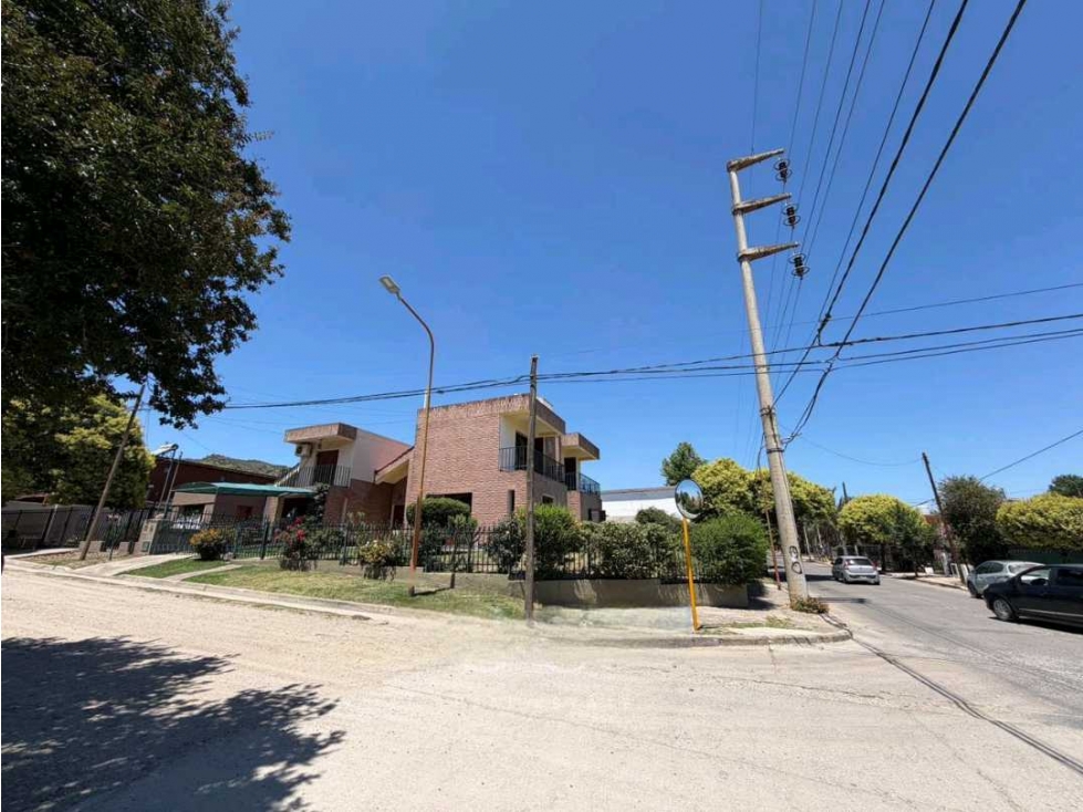 VENTA CASA ESQUINA DE 3 DORMS C/PILETA EN BARRIO COSTA AZUL SUR,ñ - 4
