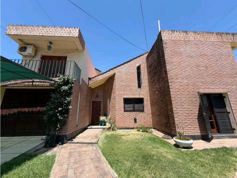 VENTA CASA ESQUINA DE 3 DORMS C/PILETA EN BARRIO COSTA AZUL SUR,ñ - 5