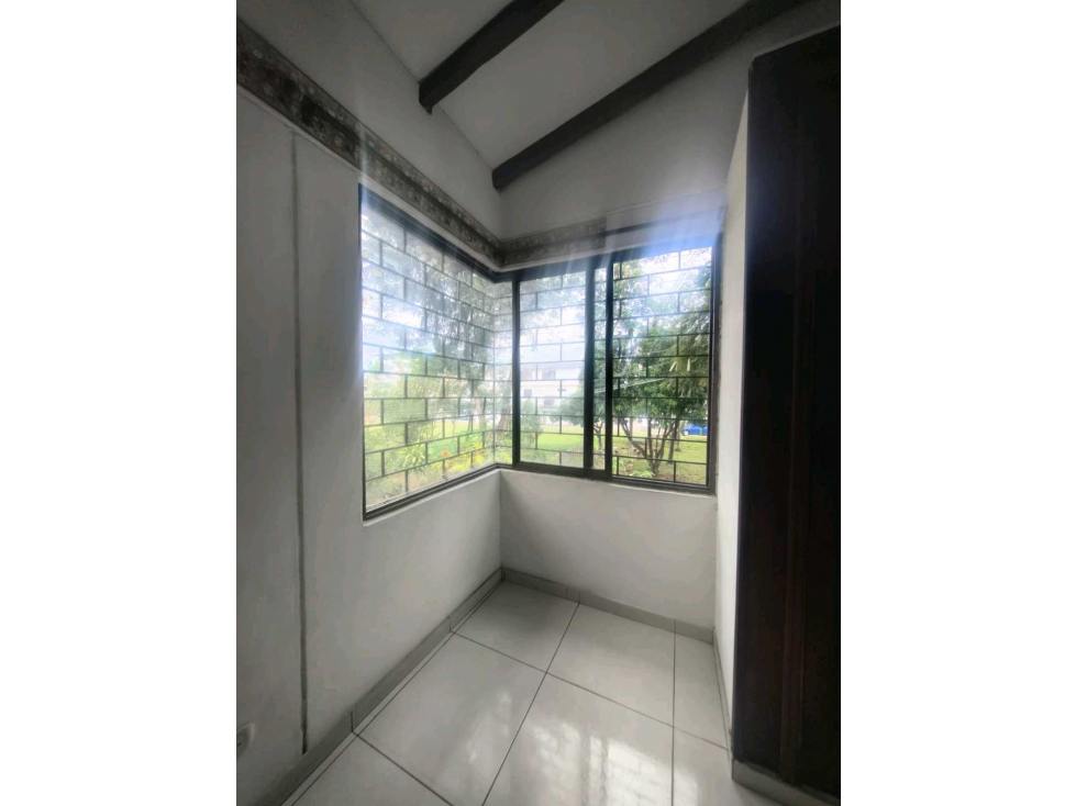 VENTA CASA ESQUINERA 2 PISOS EN CANEY ESPECIAL SUR CALI — foto 3
