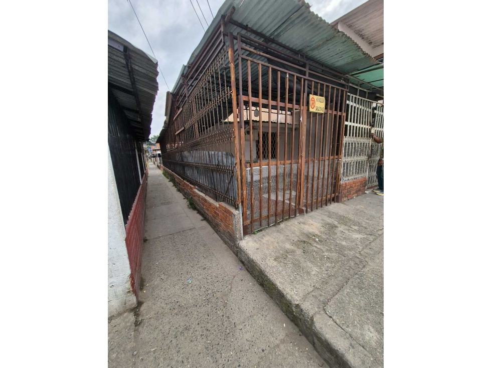 VENTA CASA ESQUINERA 2 PISOS UNIFAMILIAR - PUERTAS DEL SOL ETAPA 1 — foto 2