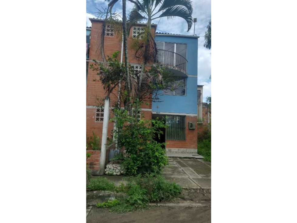 VENTA CASA ESQUINERA 3 NIVELES UNIFAMILIAR CIUDAD DEL CAMPO CANDELARIA - 2