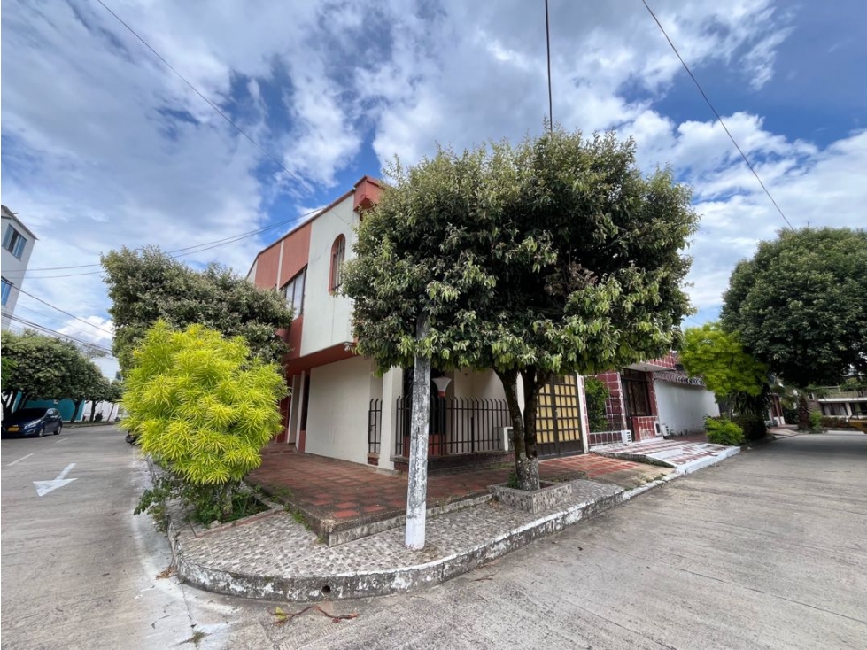 VENTA CASA ESQUINERA DE DOS PISOS BARRIO BRISAS DEL CRAVO, YOPAL