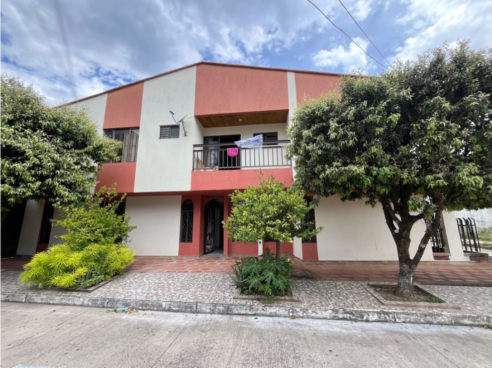 VENTA CASA ESQUINERA DE DOS PISOS BARRIO BRISAS DEL CRAVO, YOPAL — foto 3