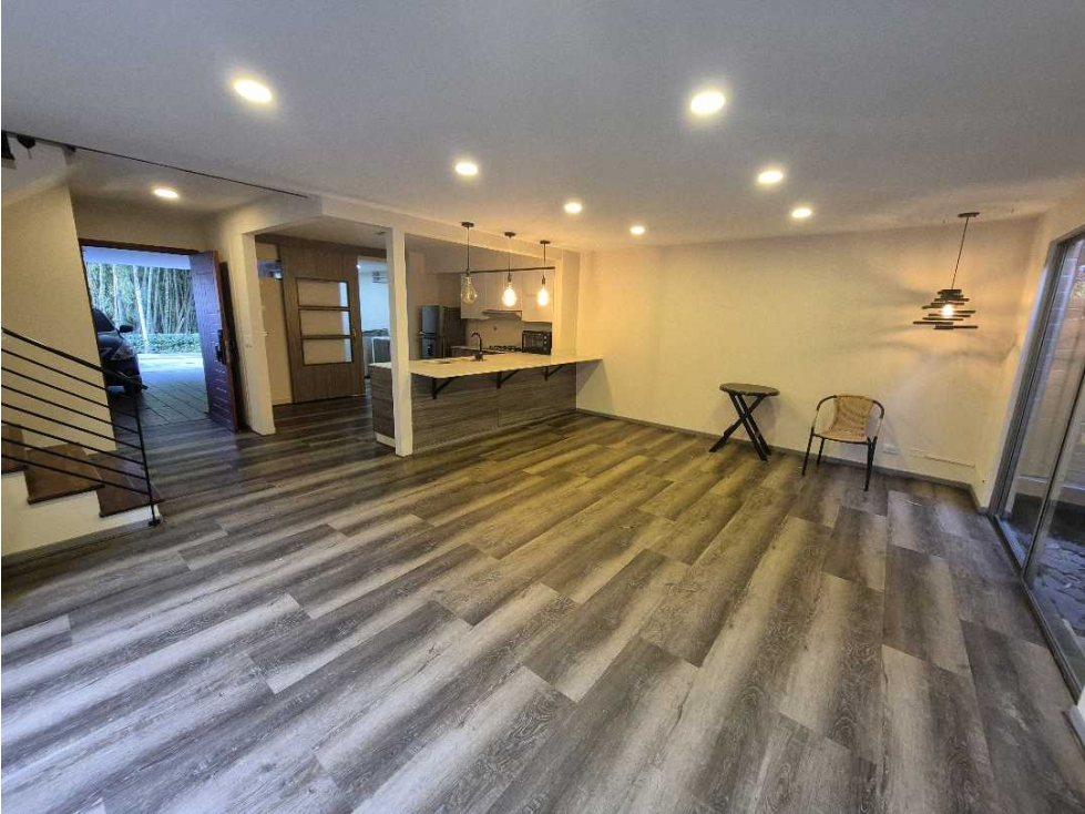Venta casa esquinera en Envigado, unidad completa — foto 3
