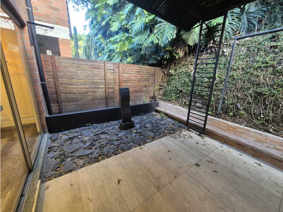 Venta casa esquinera en Envigado, unidad completa — foto 5