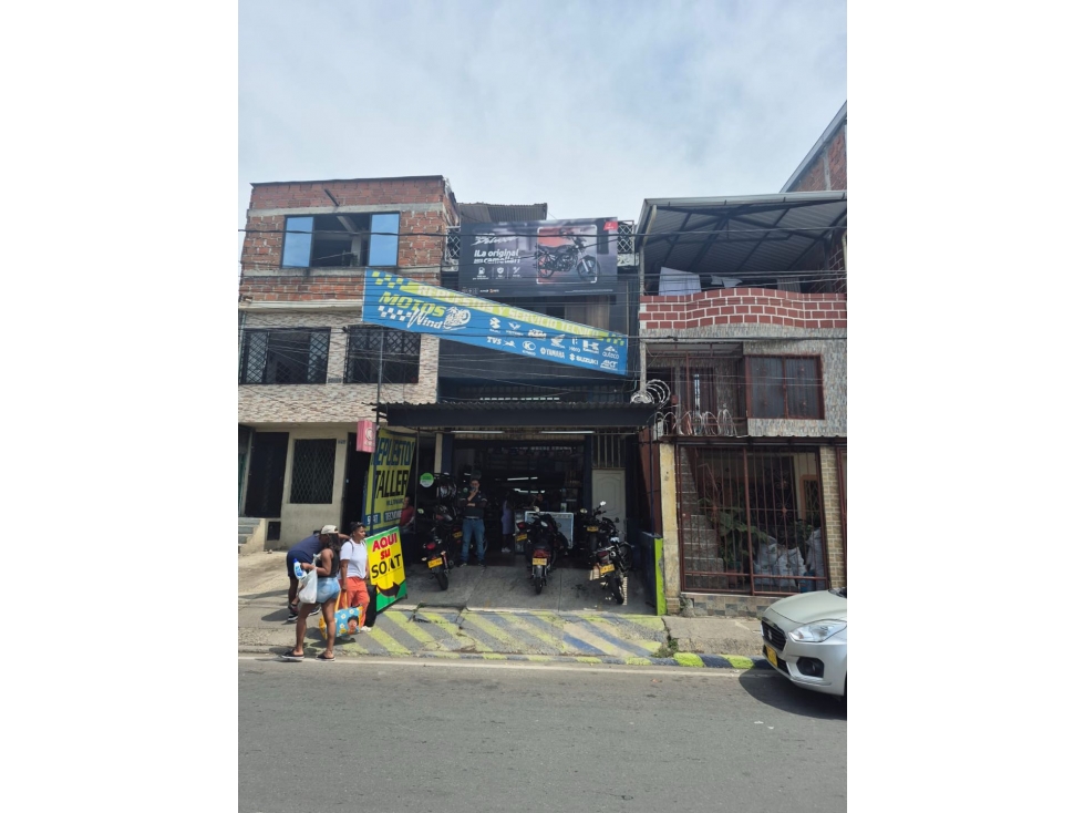 VENTA CASA EXTERNA TRIFAMILIAR 3PISOS CON LOCAL EN LA GRAN COLOMBIA 