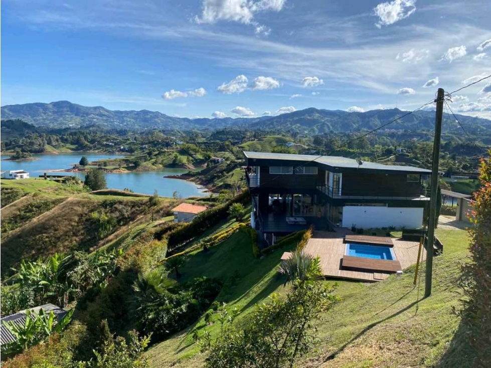 VENTA CASA FINCA DE LUJO EN LA.REPRESA DE GUATAPE EL PEÑOL