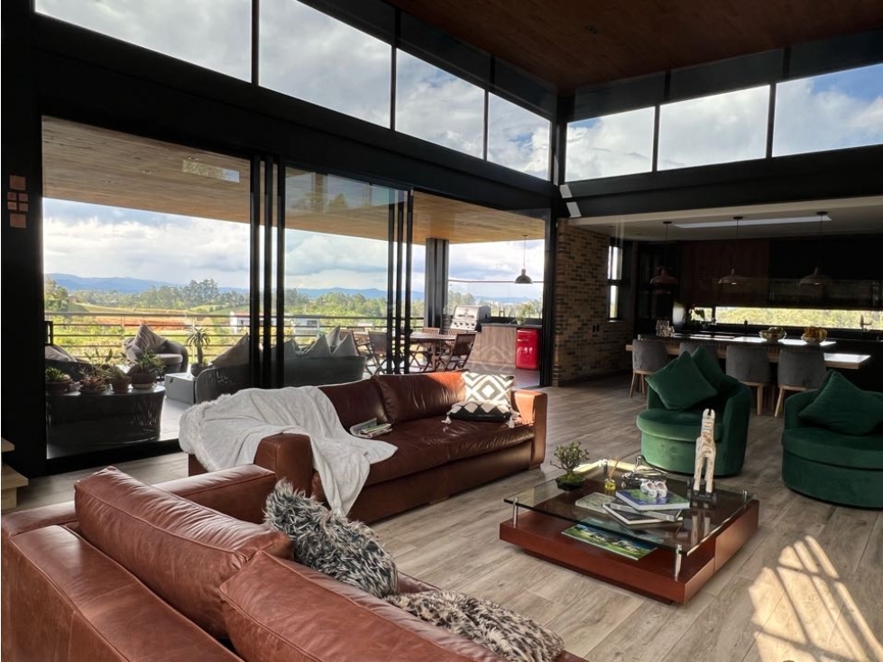 Venta Casa finca San Antonio Rionegro 5600 m2 lote 364 m2 construidos