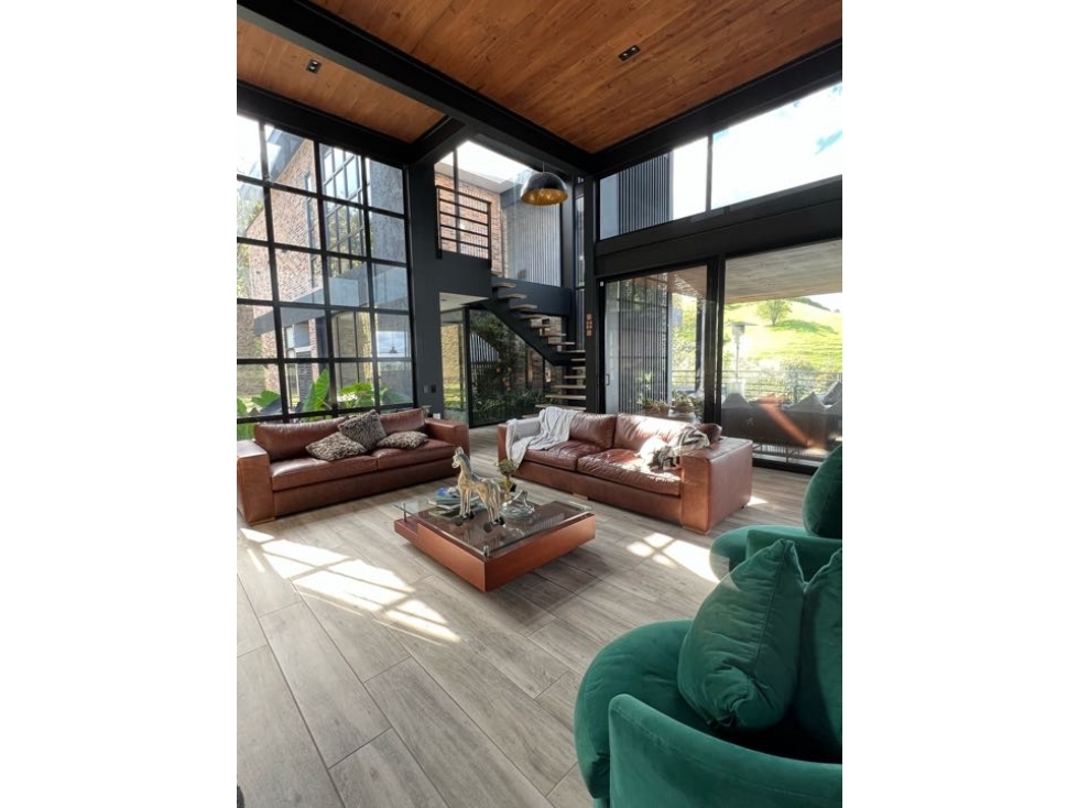 Venta Casa finca San Antonio Rionegro 5600 m2 lote 364 m2 construidos — foto 2