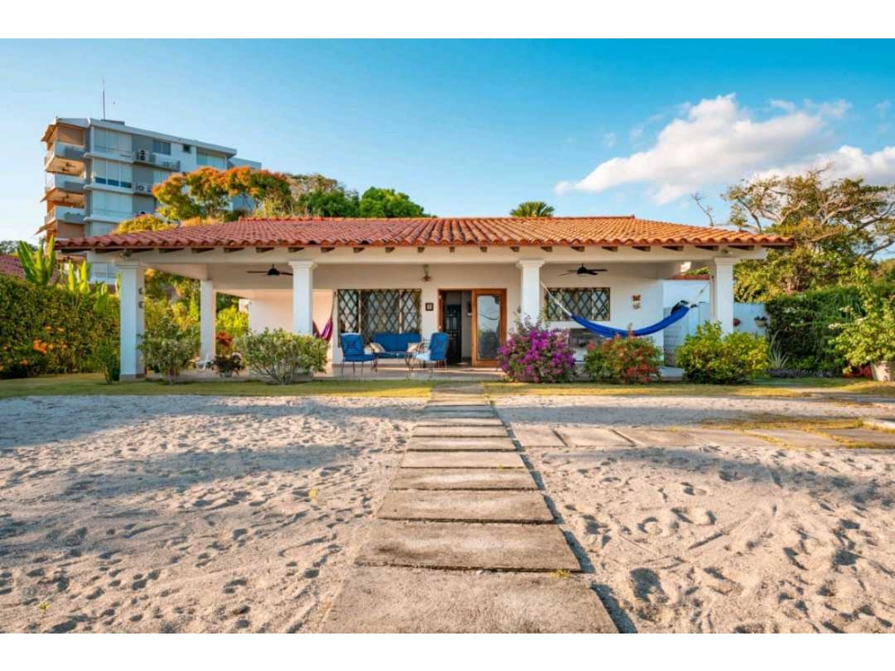 VENTA CASA FRENTE AL MAR EN PLAYA BLANCA, ÚNICA OPORTUNIDAD - 2