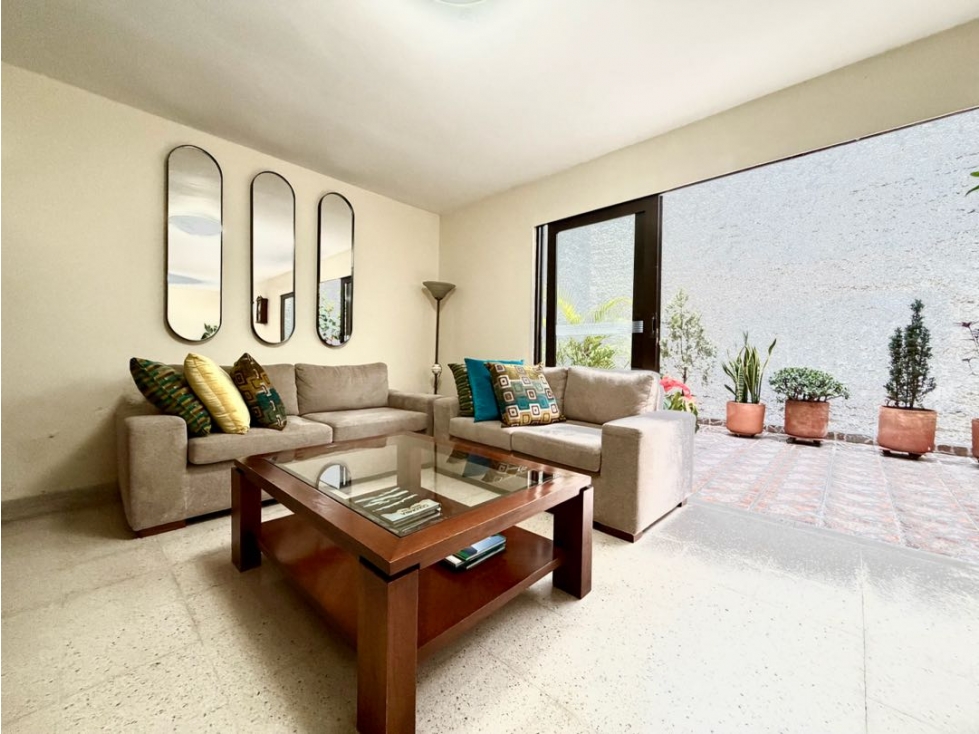 VENTA CASA INDEPENDIENTE EN ZONA RESIDENCIAL LA ALMERIA MEDELLIN