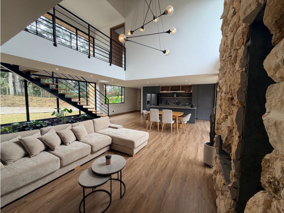 Venta Casa Indep.Amoblada Santa Elena | 236,82Mts + 2.000Mts de Lote — foto 2