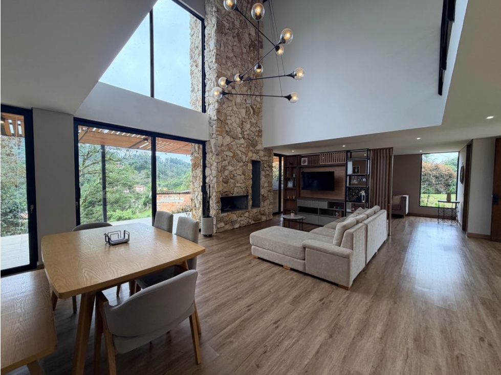 Venta Casa Indep.Amoblada Santa Elena | 236,82Mts + 2.000Mts de Lote — foto 3